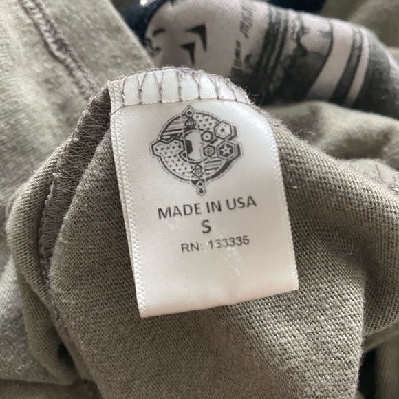 Longhorn Olive Shirt V-Cut - Picture 5 of 6